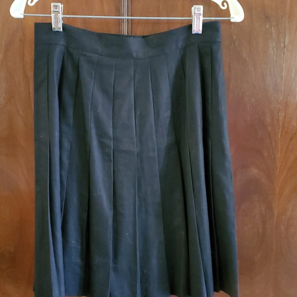 Pleated short skirt